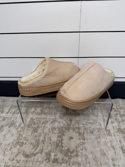 Cozy Indoor Slippers – Beige