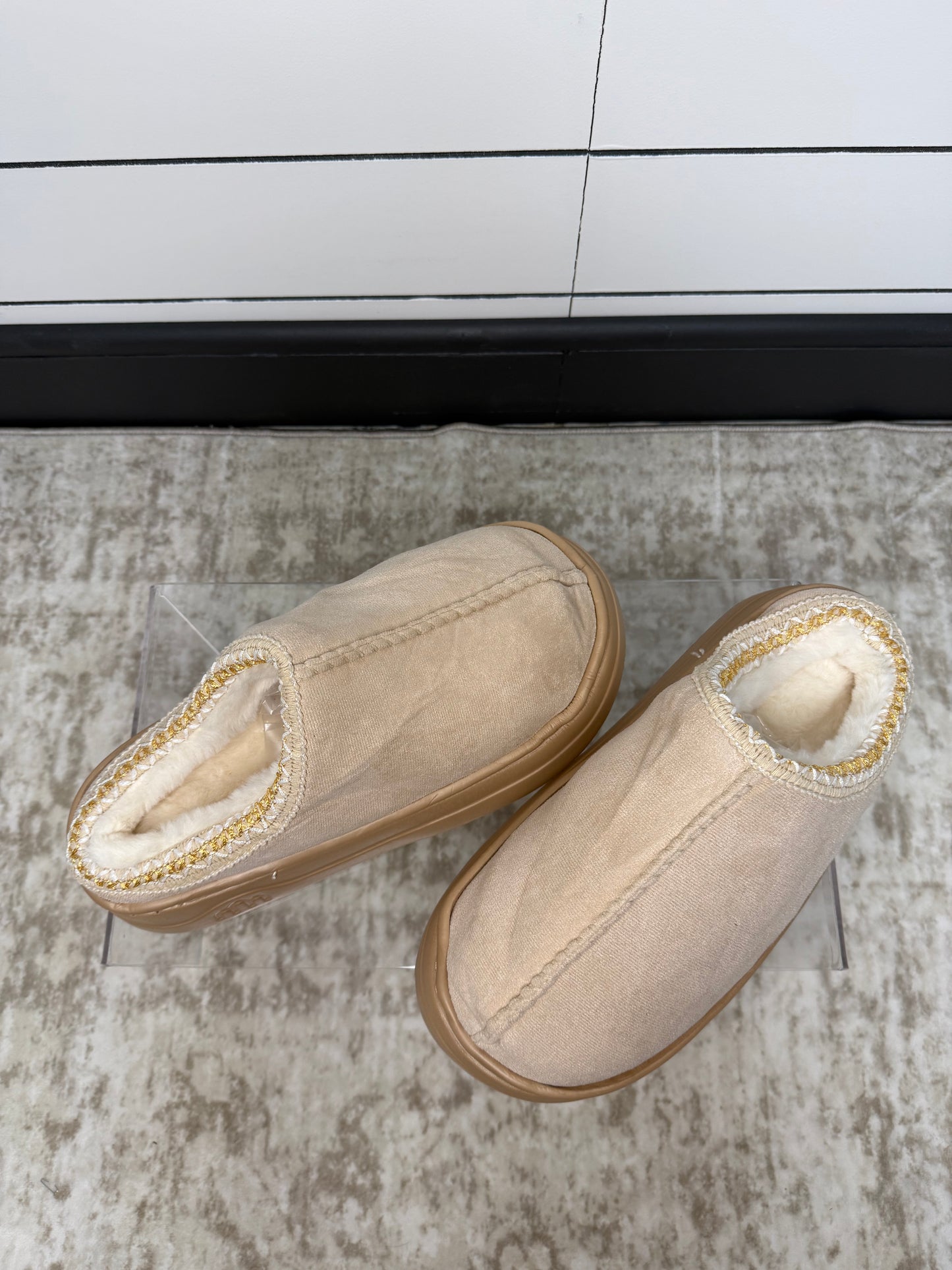 Cozy Indoor Slippers – Beige