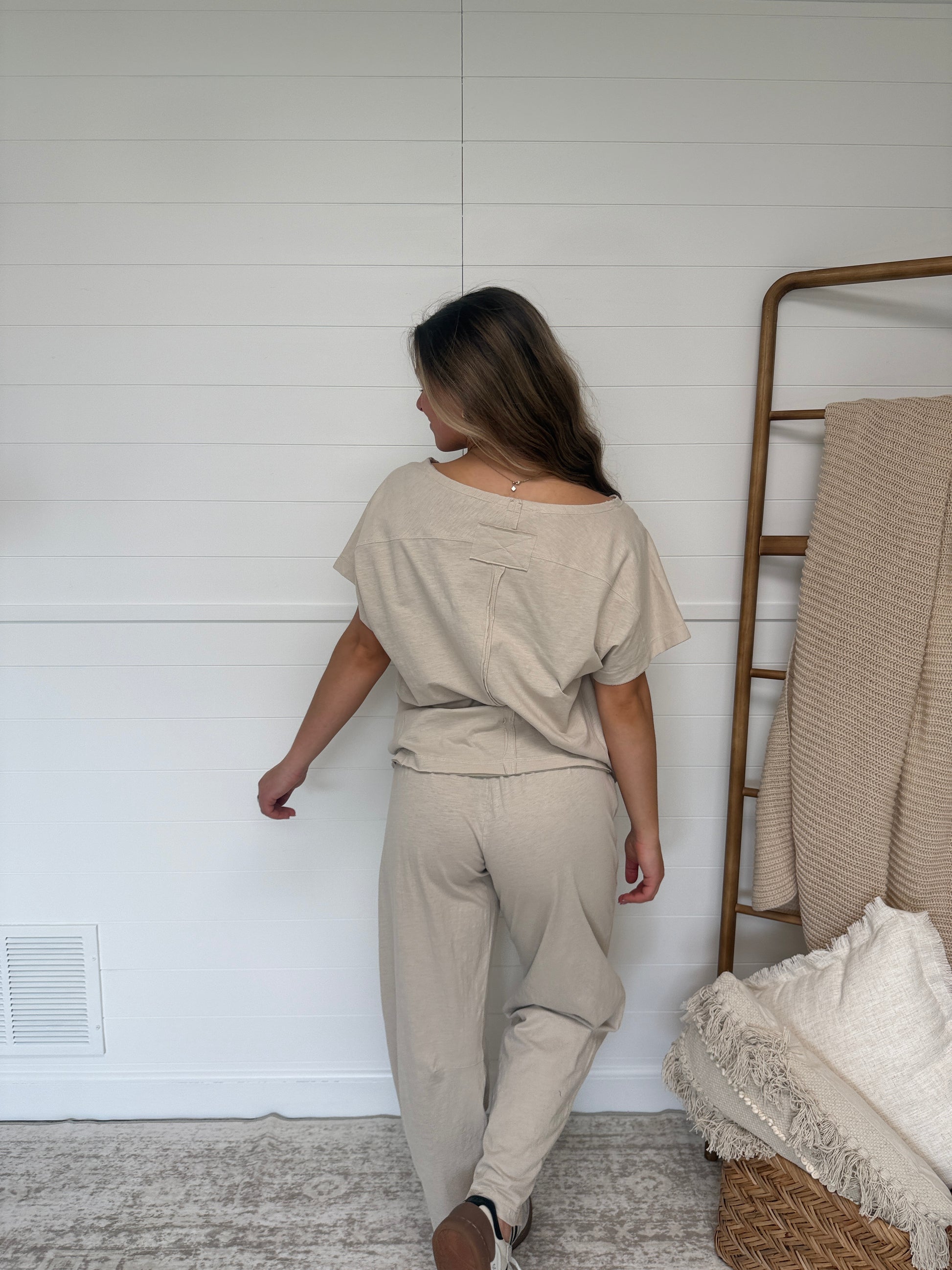 lightweight barrel pants for women, relaxed fit casual pants with pockets and elastic waistband