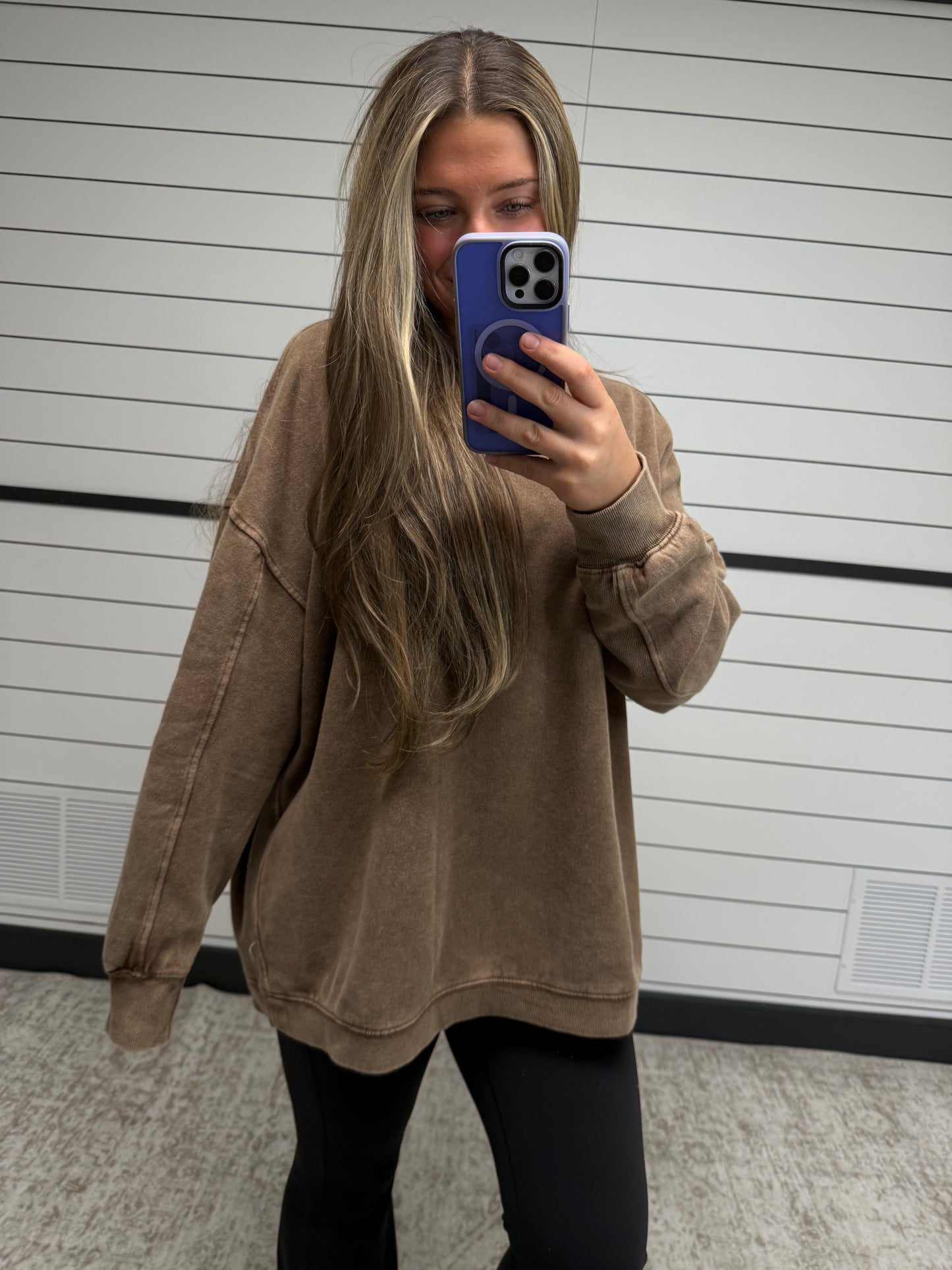 Soft relaxed crewneck sweatshirt, oversized women’s pullover with crew neck