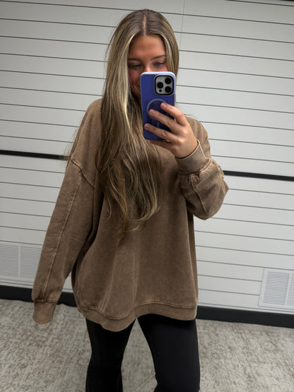 Soft relaxed crewneck sweatshirt, oversized women’s pullover with crew neck