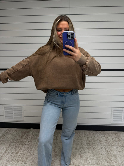 Soft relaxed crewneck sweatshirt, oversized women’s pullover with crew neck