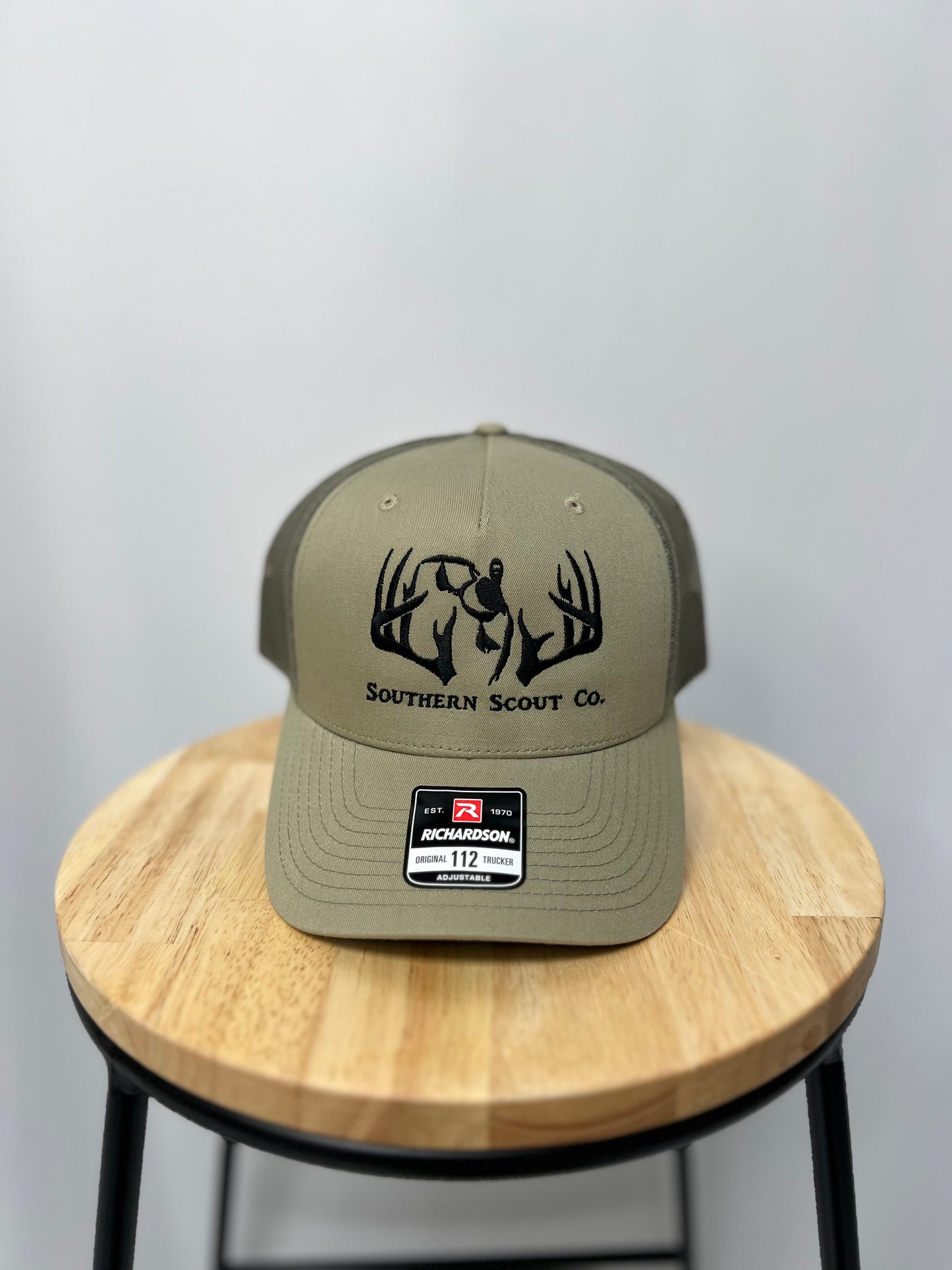 Richardson 112 cap in pale khaki and Louden green, structured twill hat with mesh back