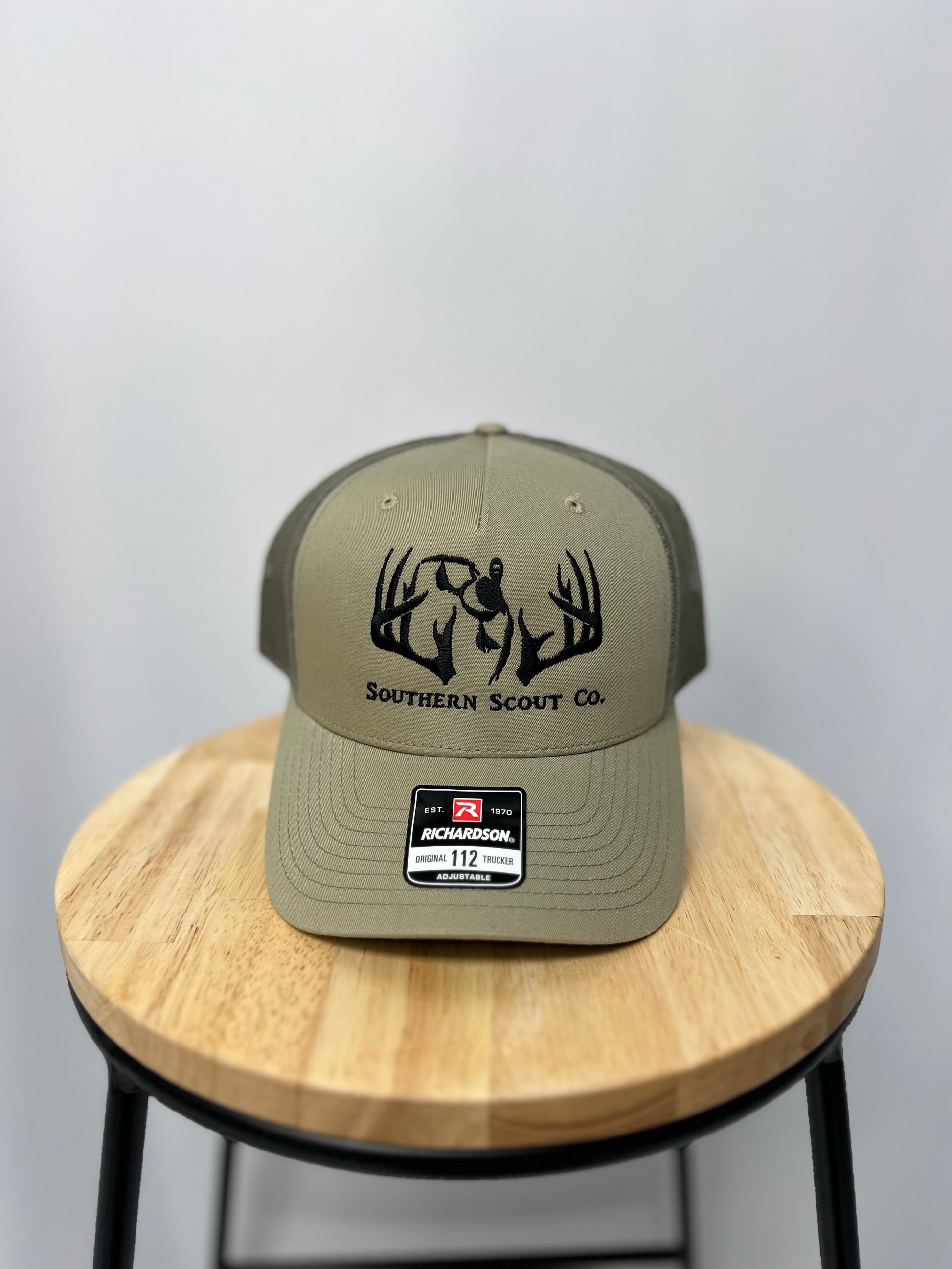 Richardson 112 cap in pale khaki and Louden green, structured twill hat with mesh back